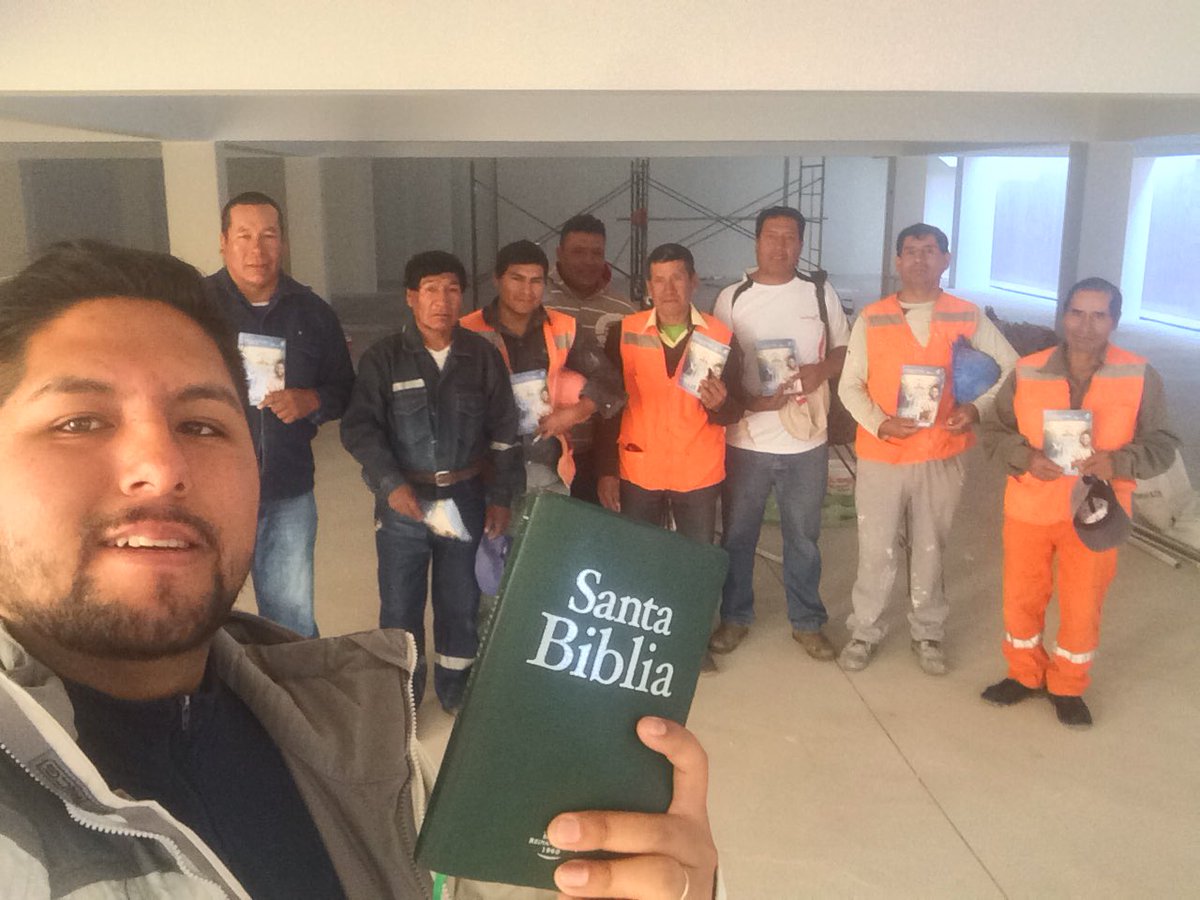 CalebQuispe's tweet photo. Hoy despues de estudiar diversos temas por fin iniciamos la #FeDeJesus con el grupo de trabajadores del templo de @YanahuaraIASD.
#metasCRM https://t.co/sCbNH7WtOb