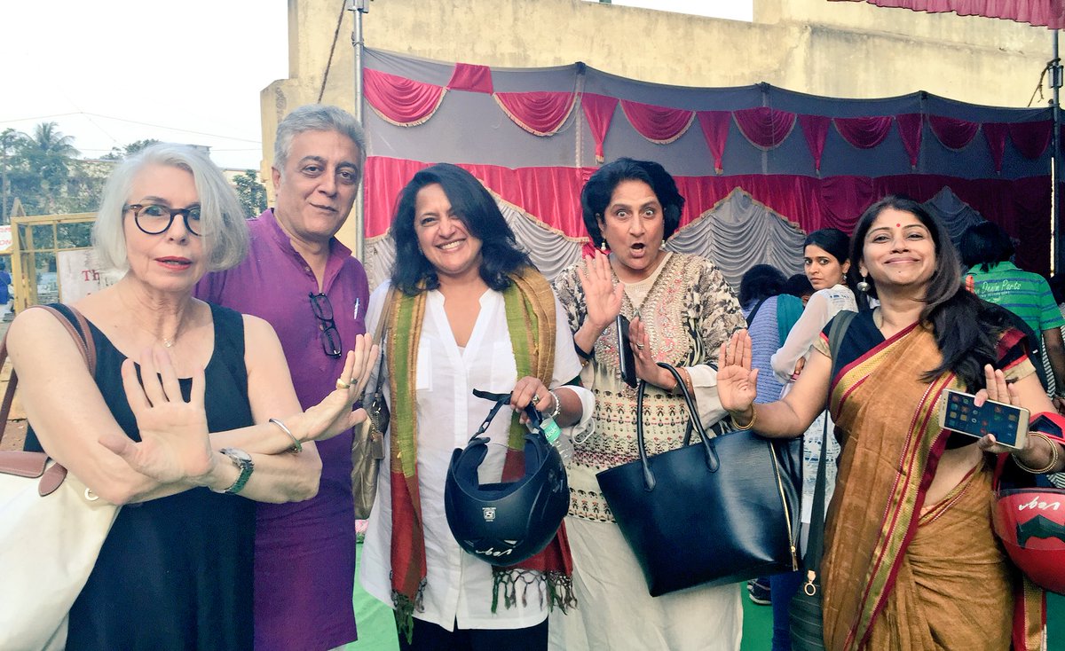 priyachettyr's tweet photo. After the #SteelFlyoverBeda #satyagraha, good to meet with @chitraSD w Aunt Dominique. Yes, we all said #Beda @vasanthihari @nnarasimhan https://t.co/vtwZXeuUi9