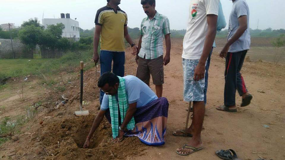 erasaravanan's tweet photo. #நம்மாழ்வார்  பெயரில் ஒரு ஏரியை கட்டமைத்து, அதில் #பனை  விதைகளை நடவுசெய்யும் மன்னார்குடி மைந்தர்களைக் கொண்டாடுவோம்👏 https://t.co/W564klBHDH