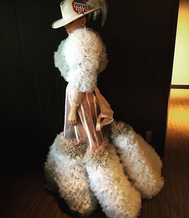 heavy_hml's tweet photo. idk why but this reminds me of bloody mary dress she wore during btw ball tour #EMABiggestFansLadyGaga https://t.co/xc89f5PEzv