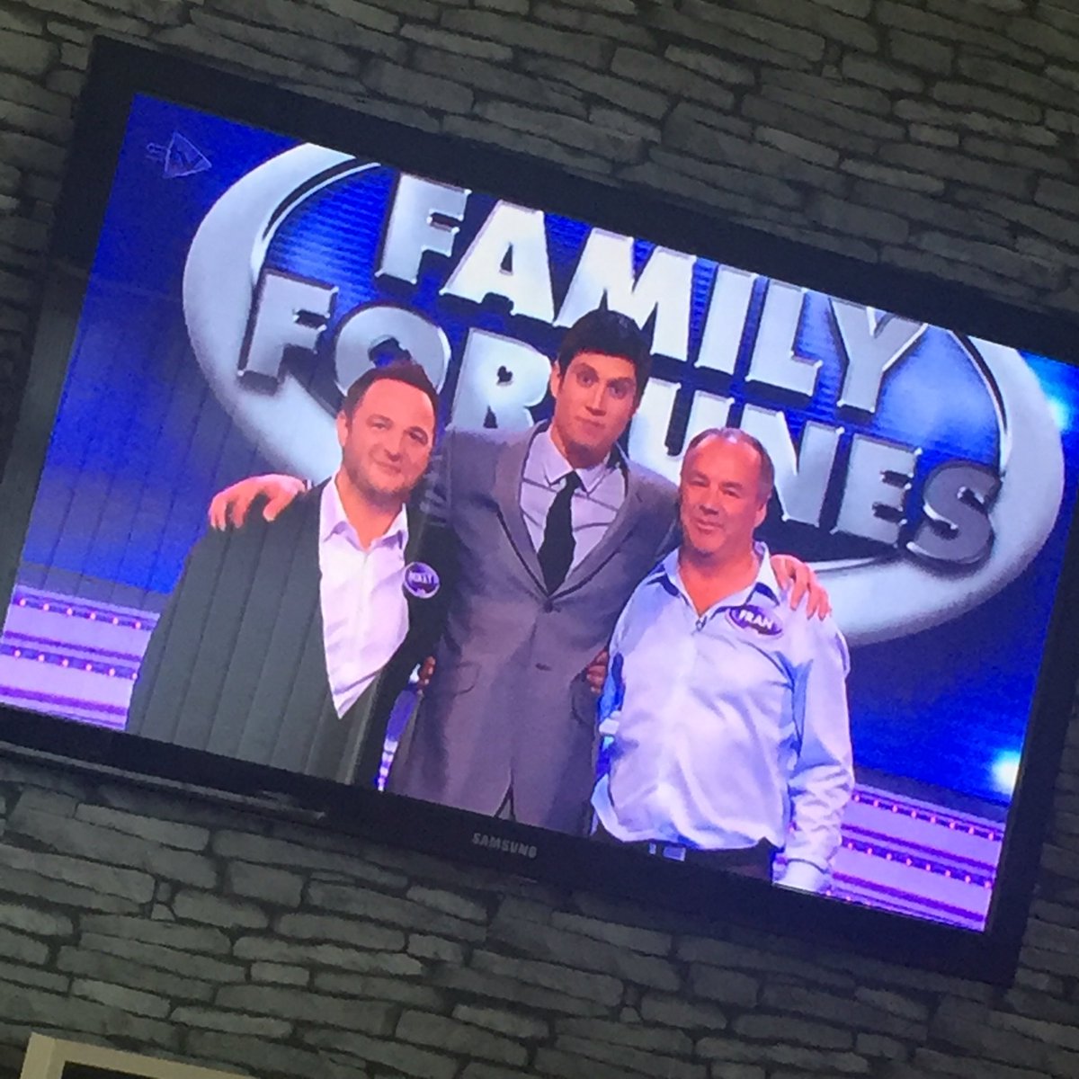 CeciliaPlanit's tweet photo. Love a #LazySunday watching tv especially when it's @MRMIKEYGRAHAM @FamilyFortunes_ @vernonkay #BoyZoneFan 😊 https://t.co/nDuMhdZz6G
