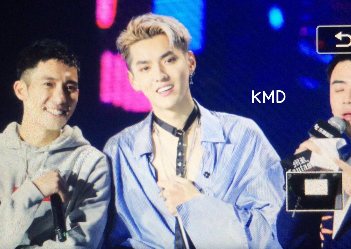 KrisMeDarling's tweet photo. 161106 #HappyKrisWuDay #WuYiFan birthday party https://t.co/yt3i4iMDKw