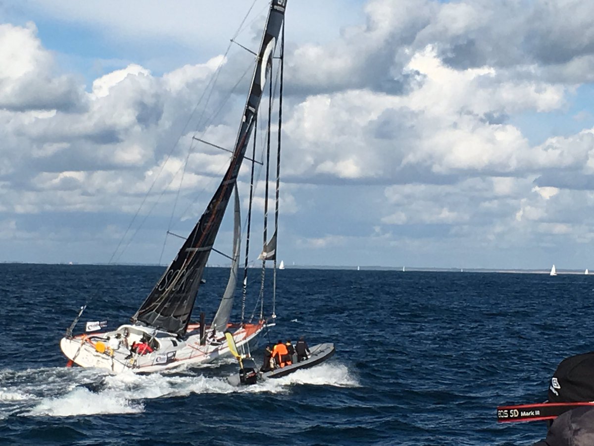 iciloireocean's tweet photo. Retour au port pour le skipper de @didacVG2016 @VendeeGlobe #vg2016 https://t.co/6b5tZZAXyS