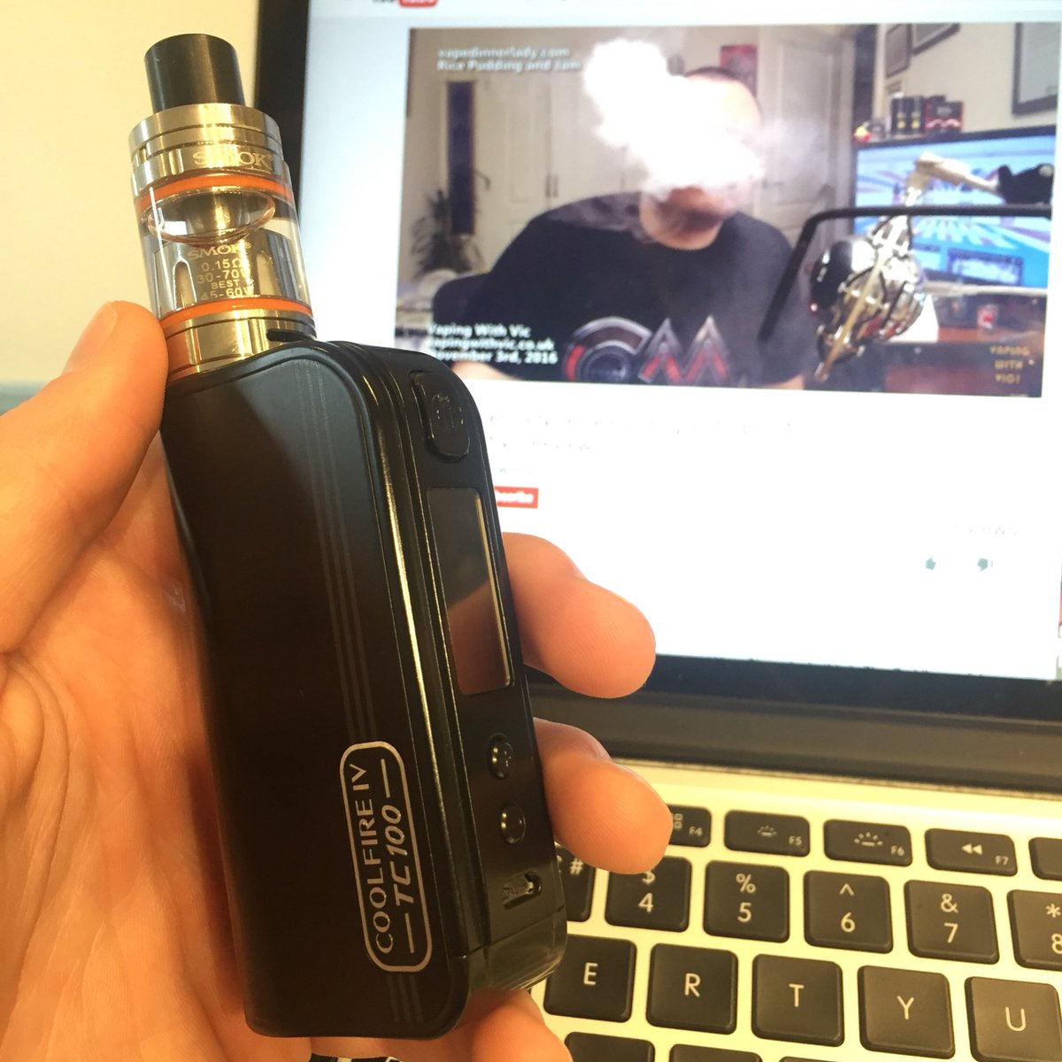 Vaping some blue slush watching <a href="/VapingWithVic/">Vaping With Vic</a> 💨 #vapefam