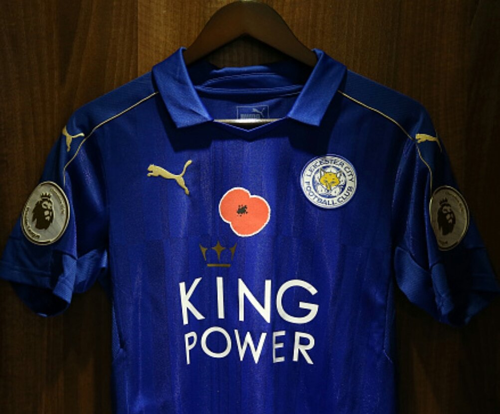 Leicester City Japan Na Twitteru 本日の試合はイギリスの戦没者追悼記念日 リメンブランス デー に合わせて 赤いポピーの花をあしらったユニフォームを着用するなどイベントが予定されています 私も昨季の観戦時にポピーのコレオ 赤い花の部分 に参加しました