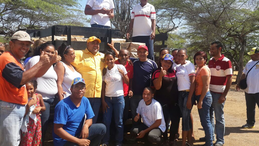 JOSE_GONZALEZMA's tweet photo. #MunicipioMiranda #Falcón Mientras los privados la esconden, revenden, contrabandean #LosChavistas recuperamos y distribuimos al pueblo. https://t.co/zsJAG73bf5
