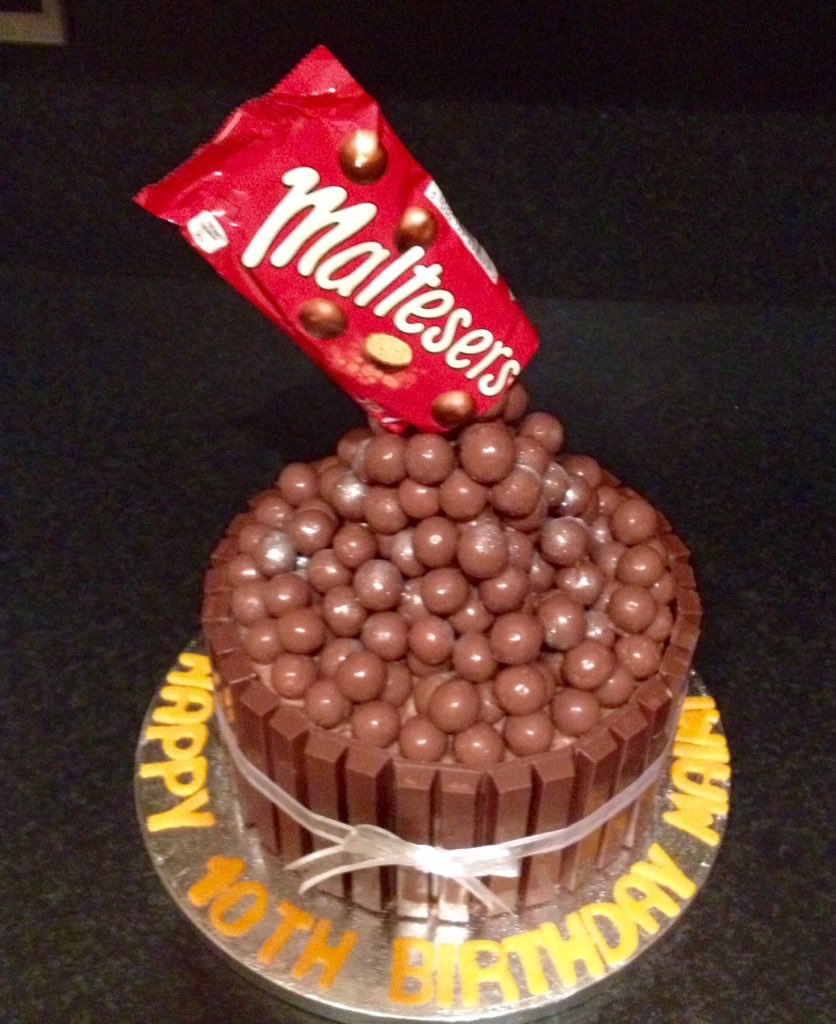 cake_gem's tweet image. Fulwell Infants Summer Raffle Prize Winner cake. #cake #winner