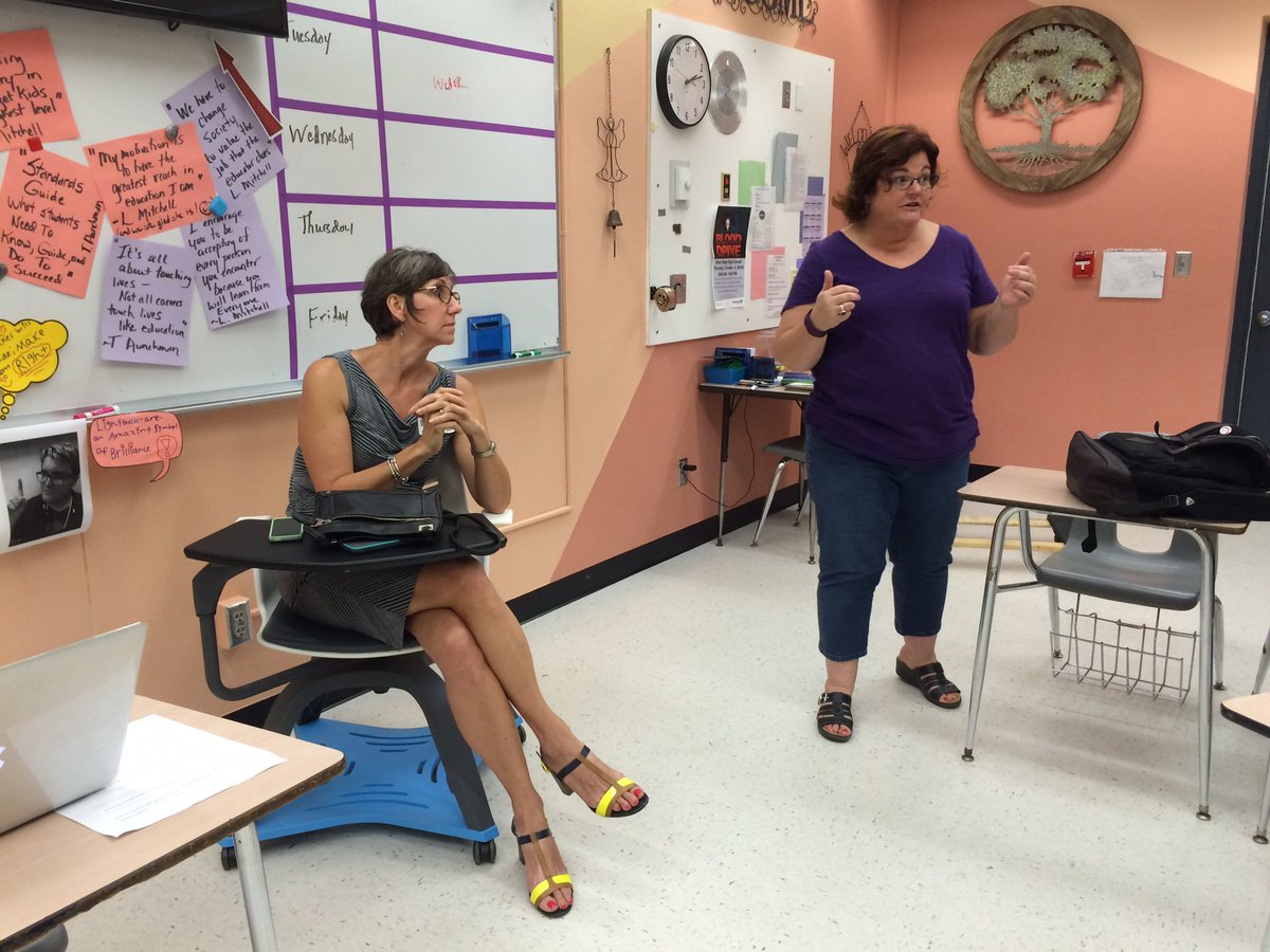 📡Shout-Out📡 to Ann LaRoue&amp;@DeeK_Bretford, FFEA GUESTS sharing "Tips for successfully using social media" <a href="/bethhess12/">Beth Hess</a> <a href="/RRHSFFEA/">RRHS FFEA</a> <a href="/rrhsknights/">River Ridge Knights</a>