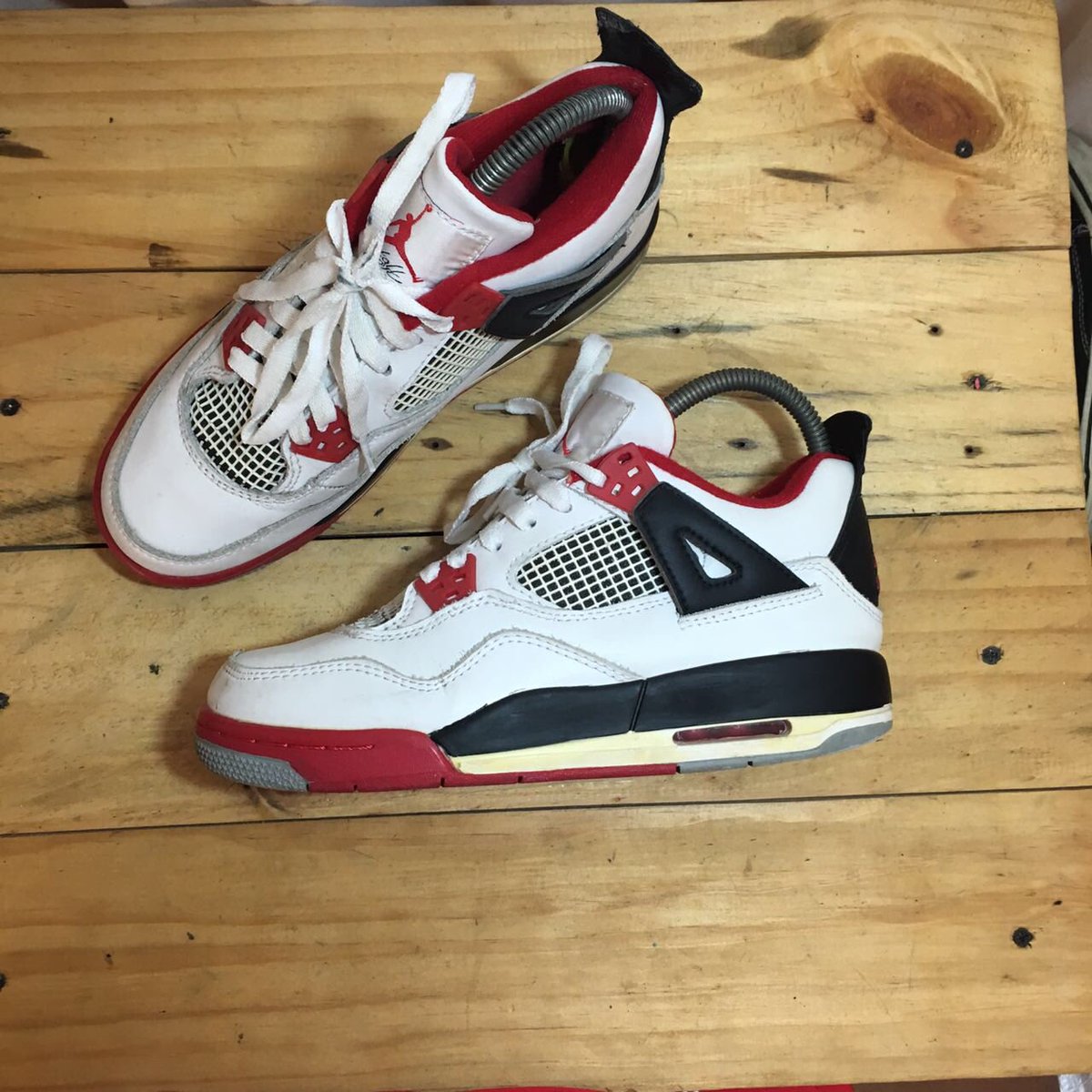 ekaazahidin's tweet image. I cannot brain. Which one should I choose? 😭😂 #airjordan #airjordan4 #helpmechoose