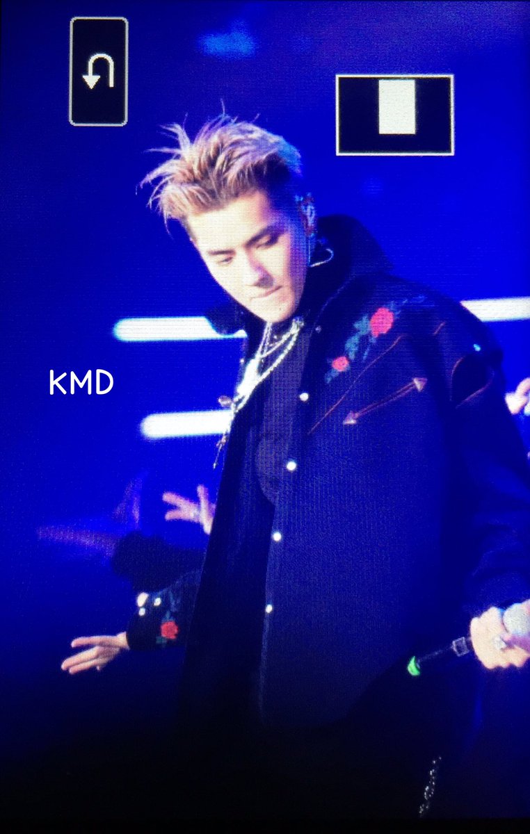 KrisMeDarling's tweet photo. 161106 #HappyKrisWuDay #WuYiFan https://t.co/mkAwI1Bt3B