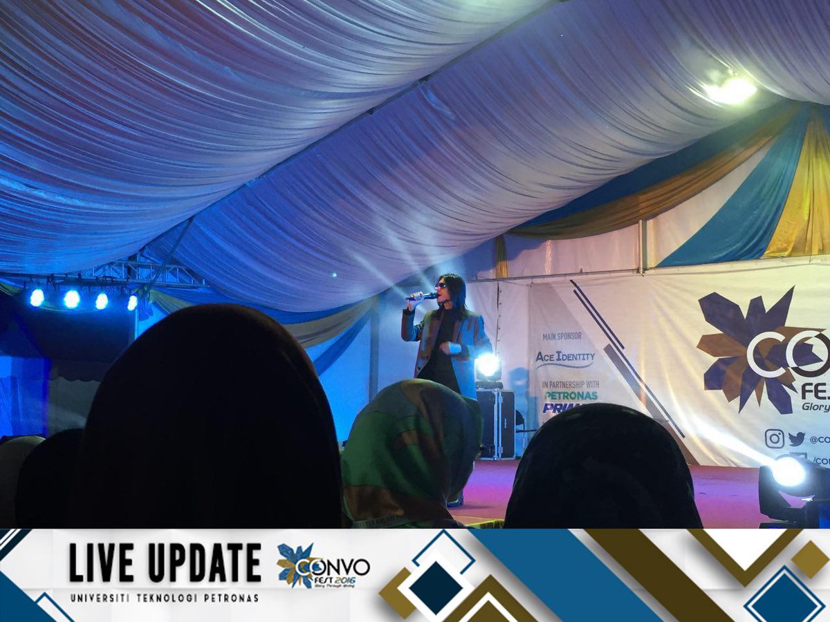 CONVOFEST_UTP's tweet photo. 🎉Live update - Day 3 of CONVOFEST 2016 is here and head on down to V4 Convosquare for our CONCERT NIGHT ❗🎉
#CONVOFEST2016
#utpconvo16 https://t.co/Ef8ce4e64r