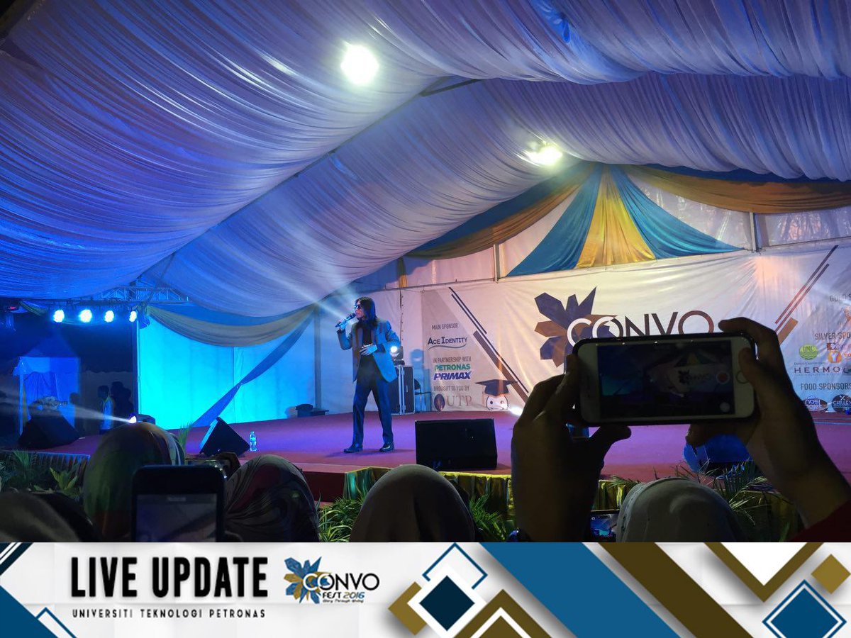 CONVOFEST_UTP's tweet photo. 🎉Live update - Day 3 of CONVOFEST 2016 is here and head on down to V4 Convosquare for our CONCERT NIGHT ❗🎉
#CONVOFEST2016
#utpconvo16 https://t.co/Ef8ce4e64r