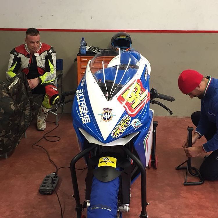 extremerservice's tweet photo. Giornata di #test #extremeracingservice al #mugellocircuit dove @scarpatimario ha provato la nostra #mvagusta #f3 #… https://t.co/UEUze7bKZ7