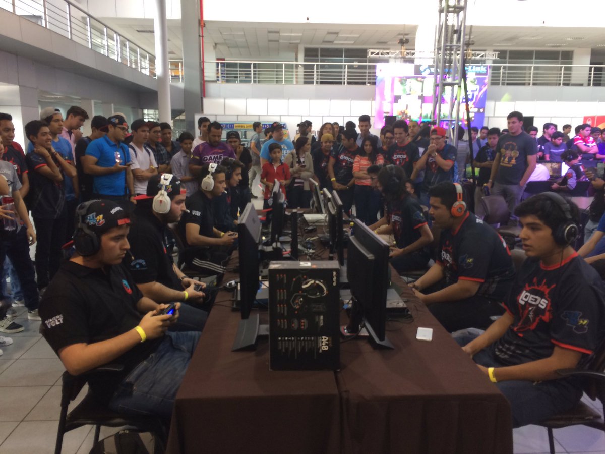 BroooTV's tweet photo. #felizdomingo hoy termina #GameFest2016 ven con tu familia a divertirte al C.C. de Guayaquil. #esports https://t.co/kOgaOVm4nb