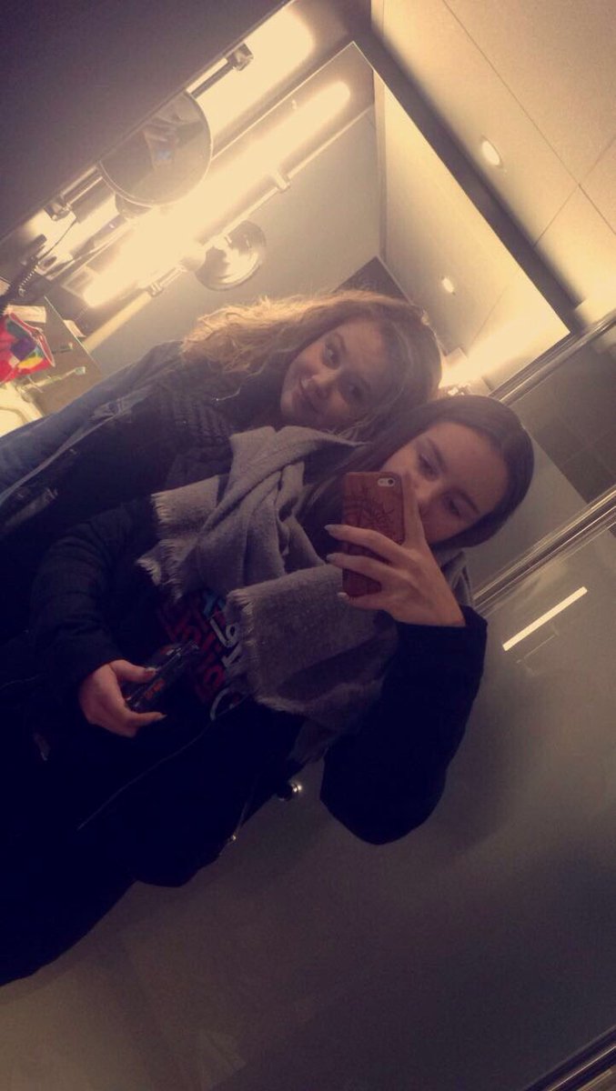 luisaawitt's tweet photo. dein geburtstag ist wichtiger als angeln. trotzdem musste ich gestern prioritäten setzten🙄bleib wie du bist, løve you lots🍸@th_miriam https://t.co/oBqUvk2NBv