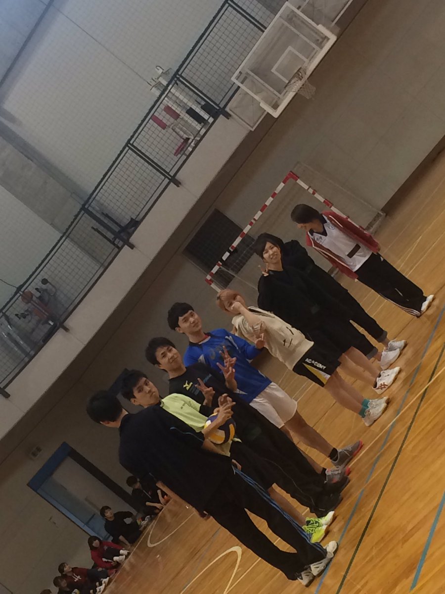 FUKUIplaysport's tweet photo. DODGEBALL＋!!
スポーツ交流会in福井県立大学
ドッヂボールとリレーの様子その1🏐
王様ドッヂ、3個ボールドッヂの変則ルールや、大逆転をかけたリレーで運動不足の大学生が汗を流しました！😂
#スポーツ交流会2016
#福井県立大学
#他大学交流 https://t.co/IrOuEf3BXq