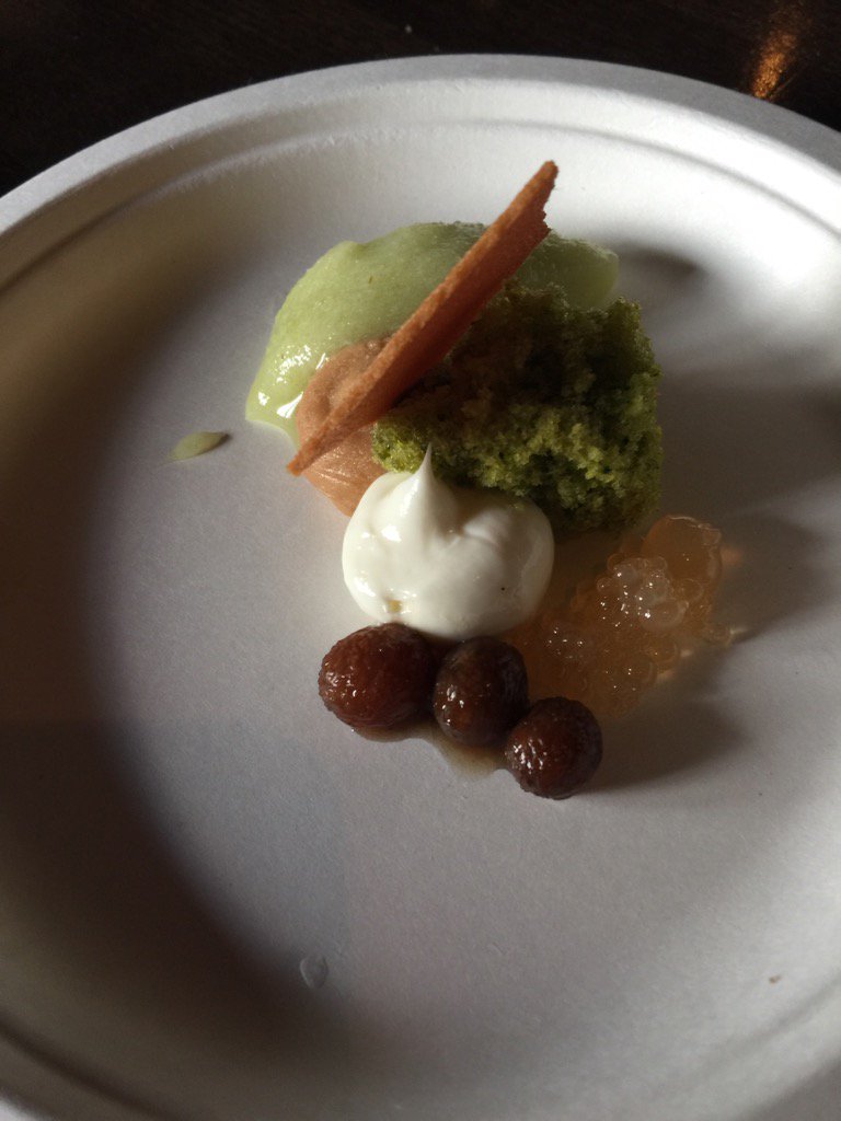 Nu #oogstfeest van #fryskefrucht <a href="/FreddyBult/">Freddy Bult</a> . Appelgerecht van <a href="/HeerenHarinxma/">Heeren van Harinxma</a> . Mmmmmm