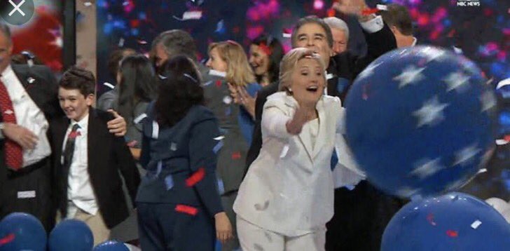 bendandSNAPPER's tweet photo. Find someone who looks at you the way Hillary looks at balloons. https://t.co/Lmyu5HDvjk