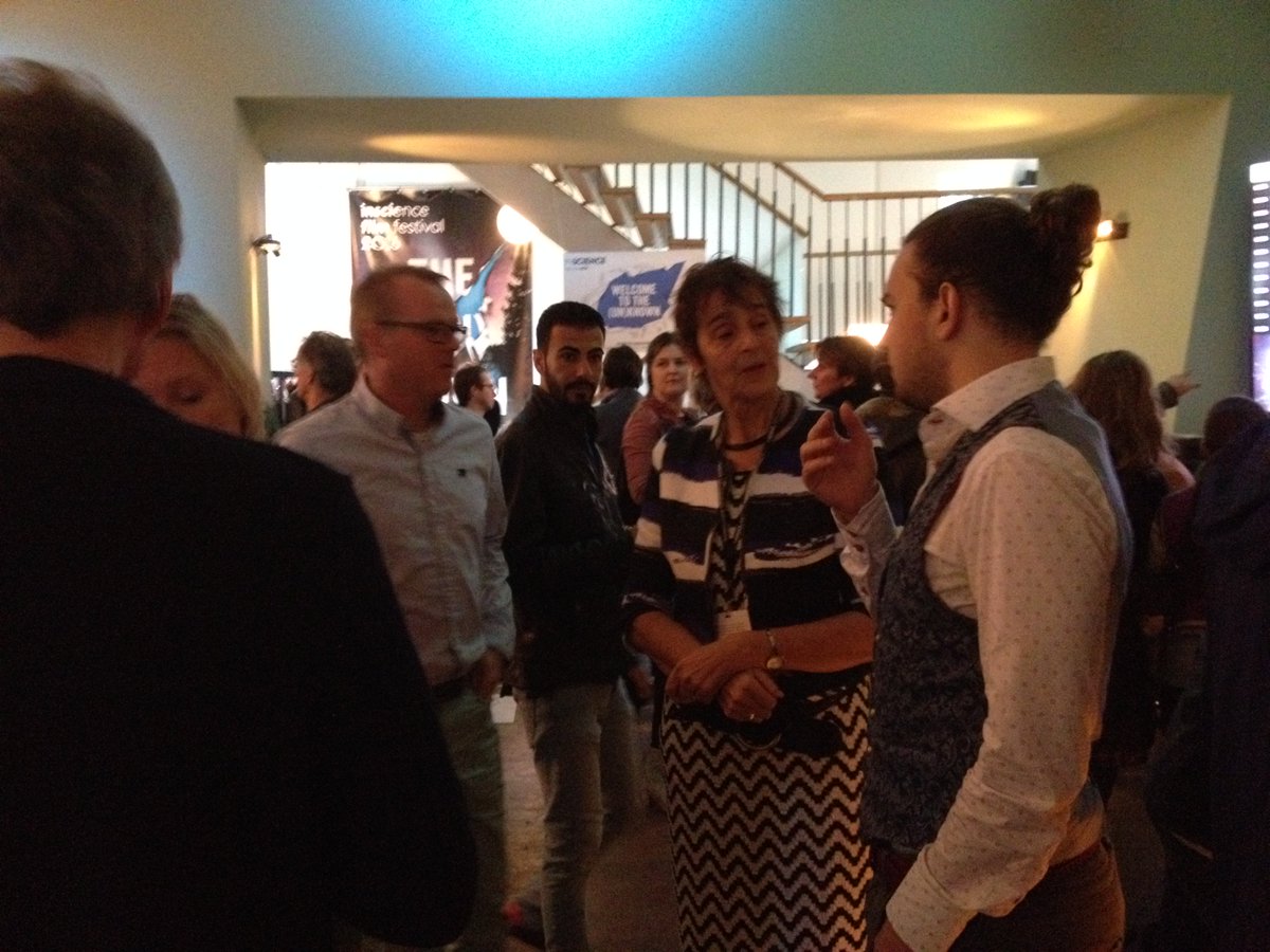 HANnl's tweet photo. Na afloop van film #inscience2016 en talk Marian Adriaansen ontvangt @Zorgalliantie werkveldrelaties en HAN'ers in inScience café. https://t.co/QeHKUTW0ah