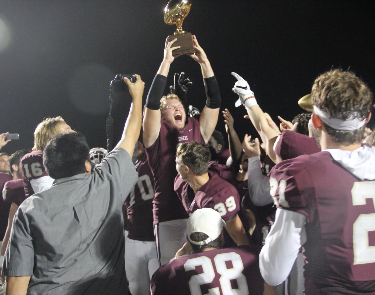 adairphoto16's tweet image. DRIPPING SPRINGS TIGERS ARE DISTRICT CHAMPIONS!!!! ROLL ON TIGERS!!! @DSFBTPD @myDSHSnews @OneTigerNation