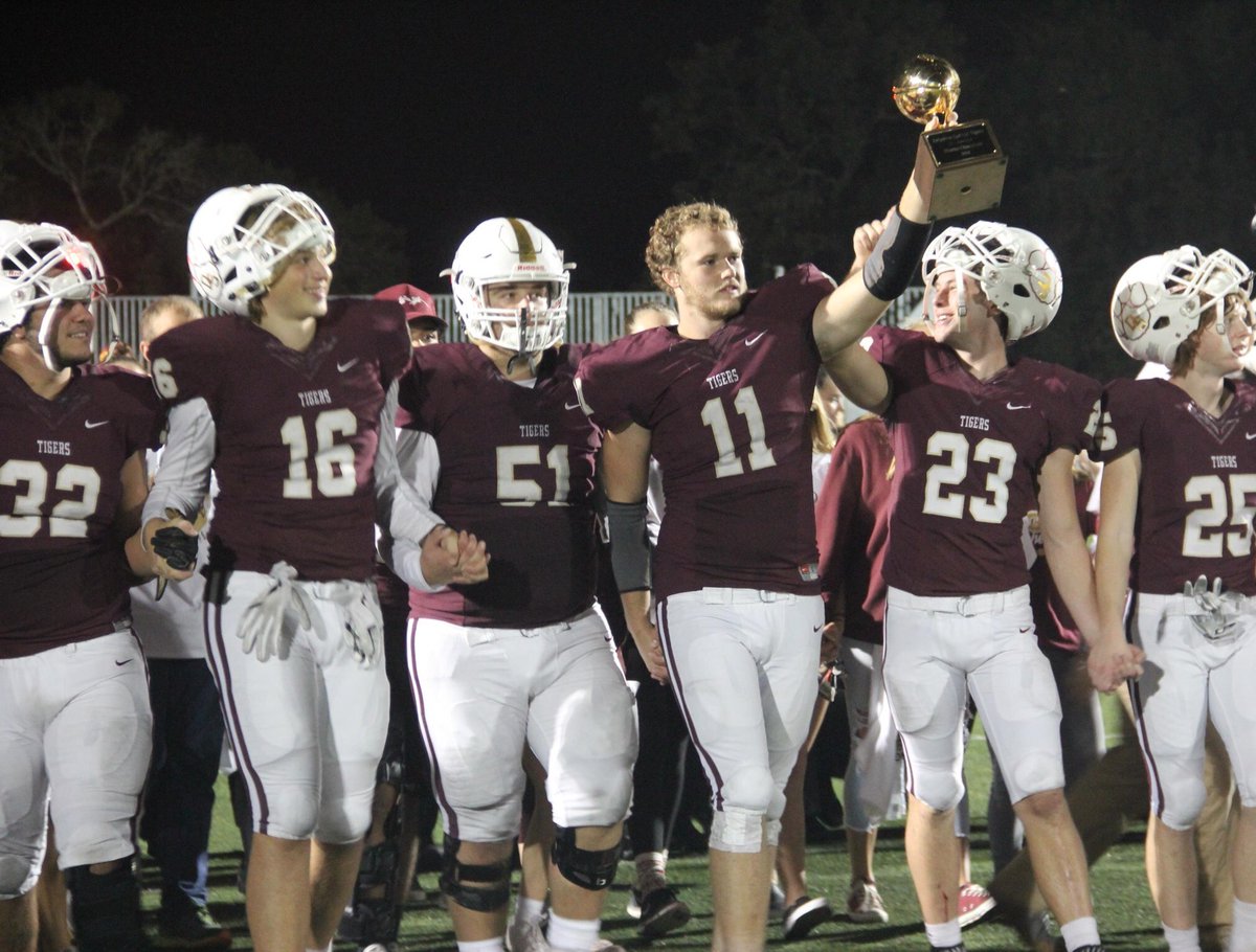 adairphoto16's tweet image. DRIPPING SPRINGS TIGERS ARE DISTRICT CHAMPIONS!!!! ROLL ON TIGERS!!! @DSFBTPD @myDSHSnews @OneTigerNation