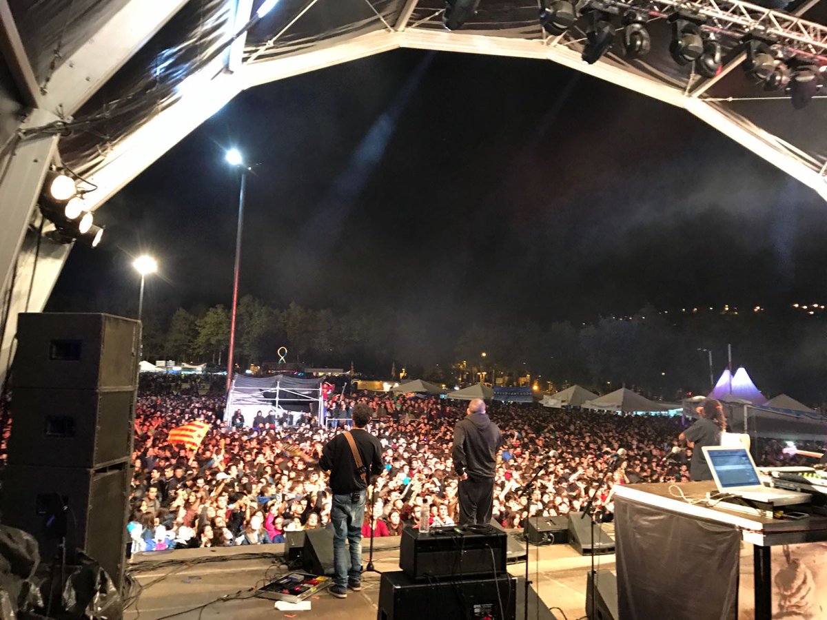 PalauEva's tweet photo. La Raíz a la Copa ahir...costarà olvidar aquest concert. Gràcies https://t.co/8g2TyTCWLt