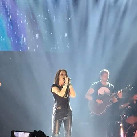 Unidos_pormalu's tweet photo. Gracias!!! @_MaluOficial_ @JoseDeLucia @__RubenGarcia__ y a todos por la noche mágica #TourCaosChile ahora toca #TourCaosArgentina 👏👏👏 https://t.co/NqOprfFD8t