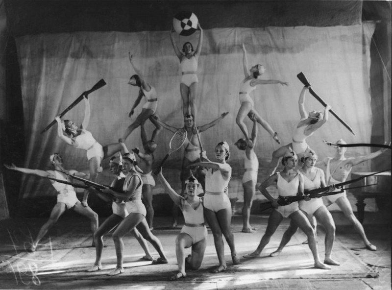 sovietvisuals's tweet photo. Women in the USSR https://t.co/bPzQQ2As68