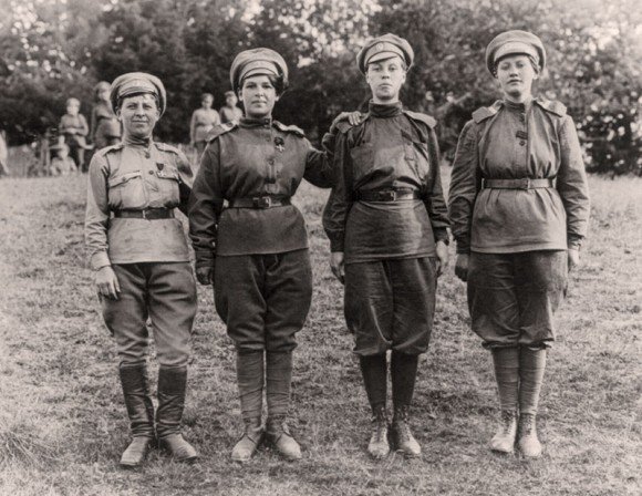 sovietvisuals's tweet photo. Women in the USSR https://t.co/bPzQQ2As68