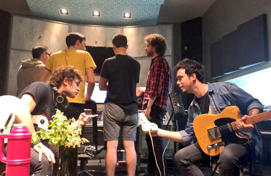 Primantes's tweet photo. Dos guitarras, UN sonido🤘🏻 https://t.co/G2VvAJ2xGV