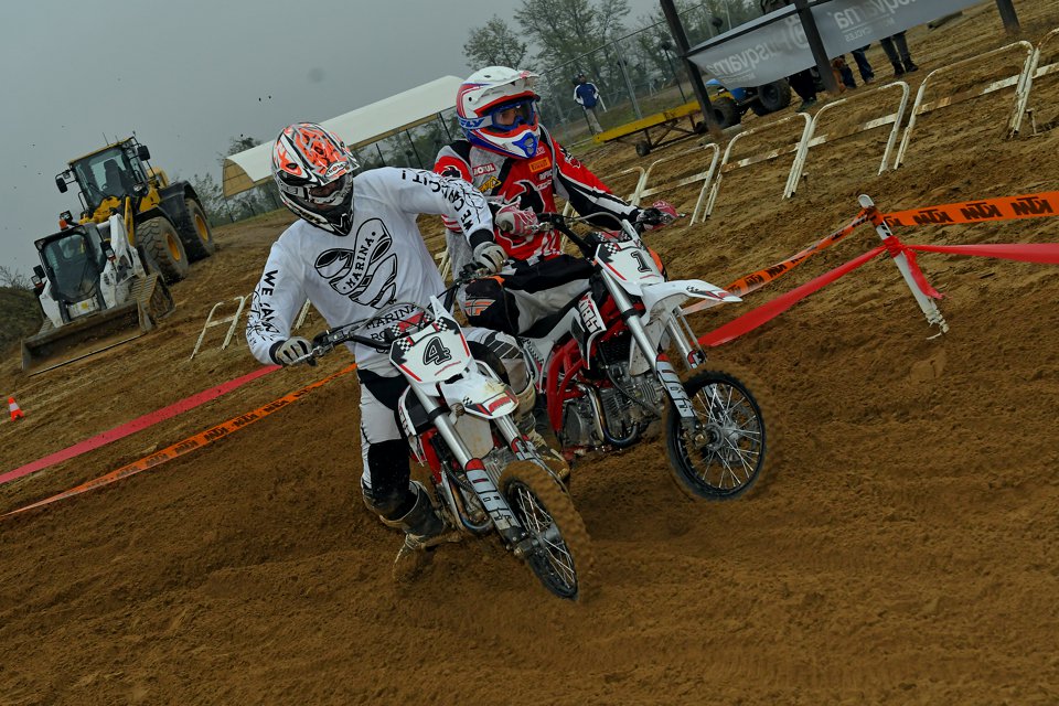 8bianoSportShow's tweet photo. Davide #Soreca vince la gara in sella alle #pitbike, #complimenti! #wecandoit #wefightforacure #dontgiveupthefight https://t.co/zKZiysgdVn
