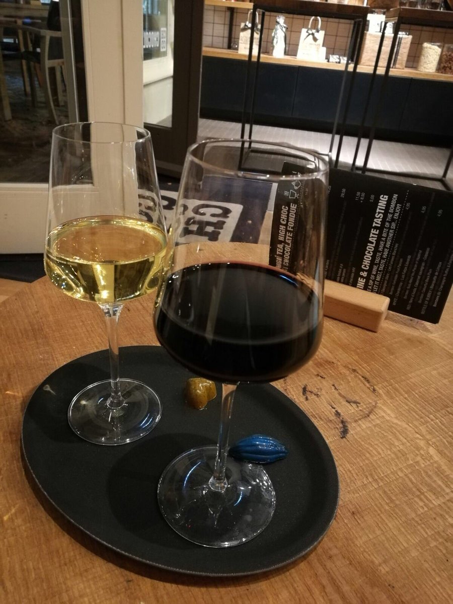 MaeHospitality's tweet photo. Wijn en chocola in Batavia Stad Chocolat Company Café 🍷🍫 https://t.co/CTXte9S9ft