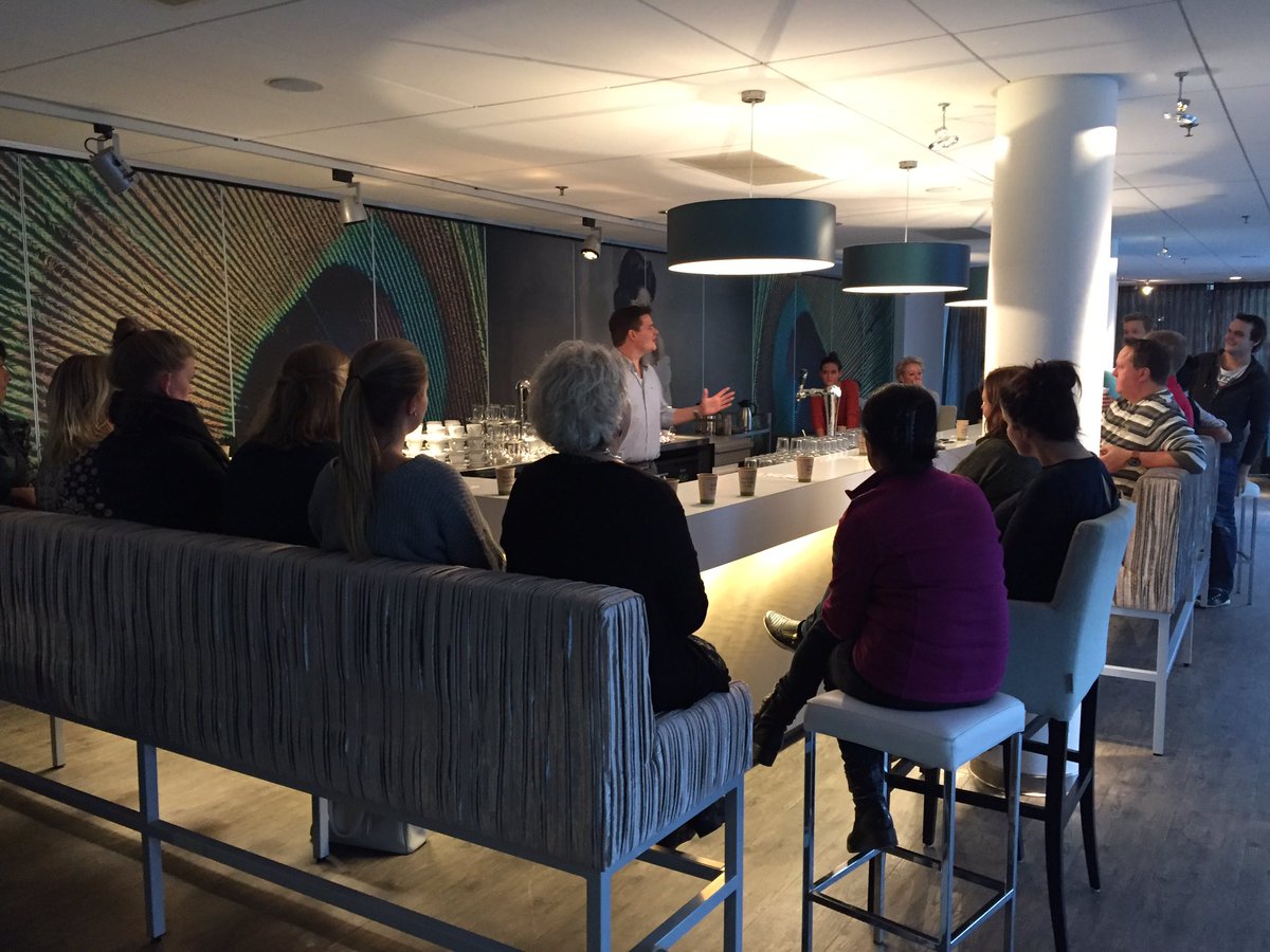 elkeklh's tweet photo. Biertraining met het horecateam van het @Rabotheater #brandpilsener #horeca #bier https://t.co/u7tJP1PLrU