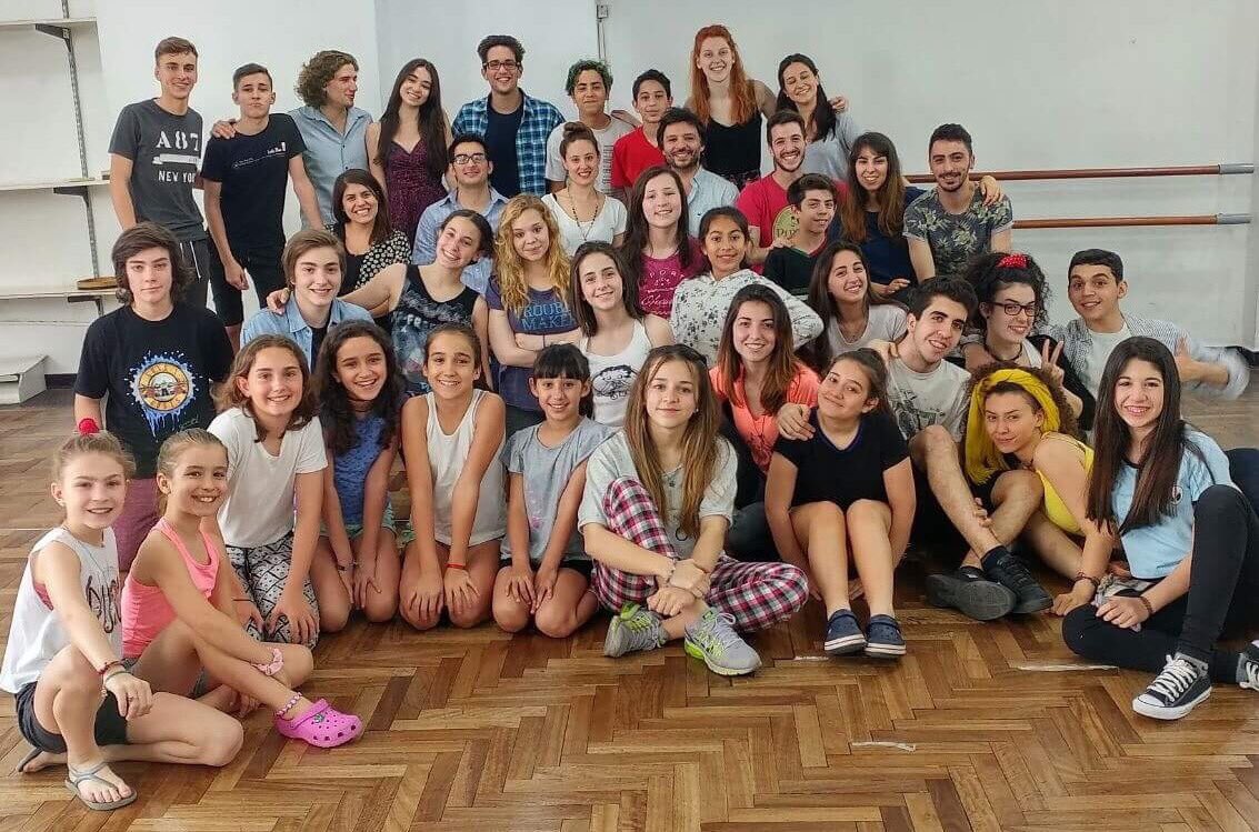 eugilrodriguez's tweet photo. Ayer cerramos el año con la @CompaniaTMJ. Felicidad y agradecimiento. Nada más que eso ante este tiempo compartido! https://t.co/DTf8CEgI8T