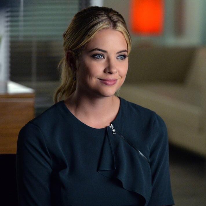 xthreads_'s tweet image. Hanna Marin

- the funniest
- a princess
- my fav out of the liars
- smart, beautiful and brave
- HALEB AF