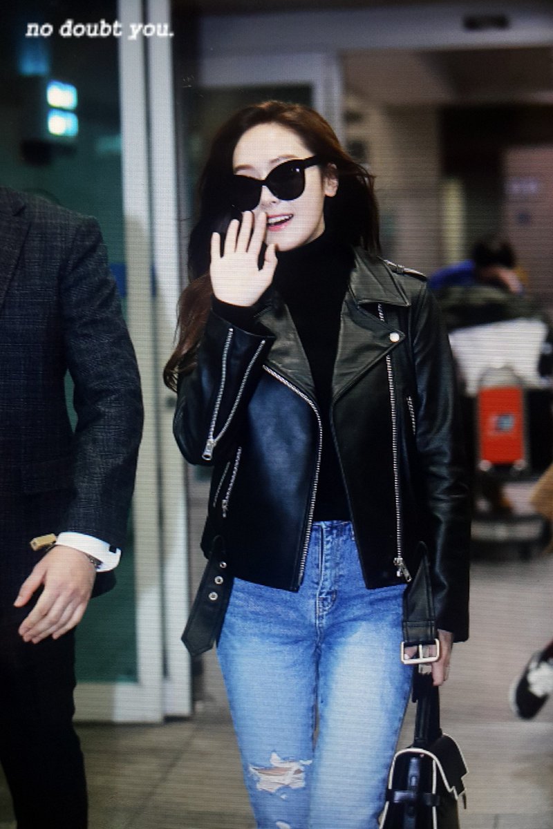 nodoubtyou's tweet photo. 161107 장시간✈ 수고해써ㅜㅜ https://t.co/ES8XGjIqNe