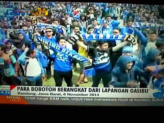 taufiqsidiq33's tweet photo. Asup tv mang mehe di baledogan , viking bekasi. @BobotohID 
#FinalISL2014 https://t.co/PxCYd2cVsn