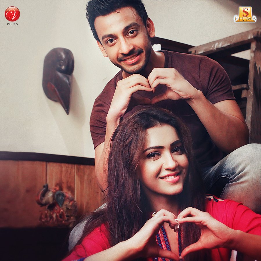 SVFsocial's tweet photo. Ending today with something exclusive. Here's @bonysengupta & @KoushaniMukher1 from the set of their next film. https://t.co/qDR6OFu4lr