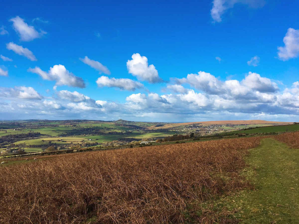 GoDartmoor's tweet image. Breathtaking views across to the 13th Century Church of Saint Michael De Rupe at Brentor,on day311 of our #Dartmoor #NationalPark adventure😍