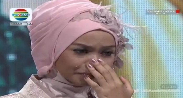 Indosiar's tweet photo. Deq Nee tetap semangat! #DAcademyAsia2 https://t.co/Hqa8iATOvX