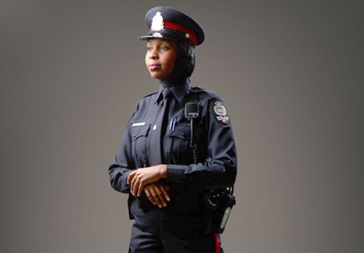 PoliceMag's tweet photo. [Archive] Edmonton Police Add Hijab Headscarf Option to Uniform: The Edmonton Police Service… https://t.co/MdhFtT56uA #MostCommented #Police https://t.co/FtpEsLWrw1