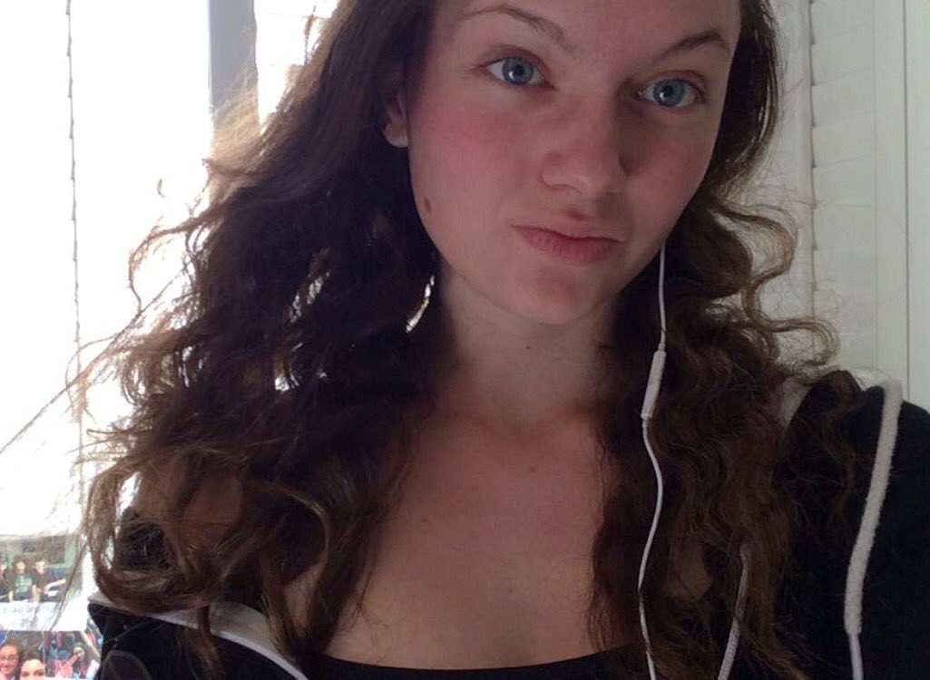 vaughnbroderick's tweet image. laur- post one of these
me- i don&apos;t have any makeup on
laur- SO 
@runnnandgo