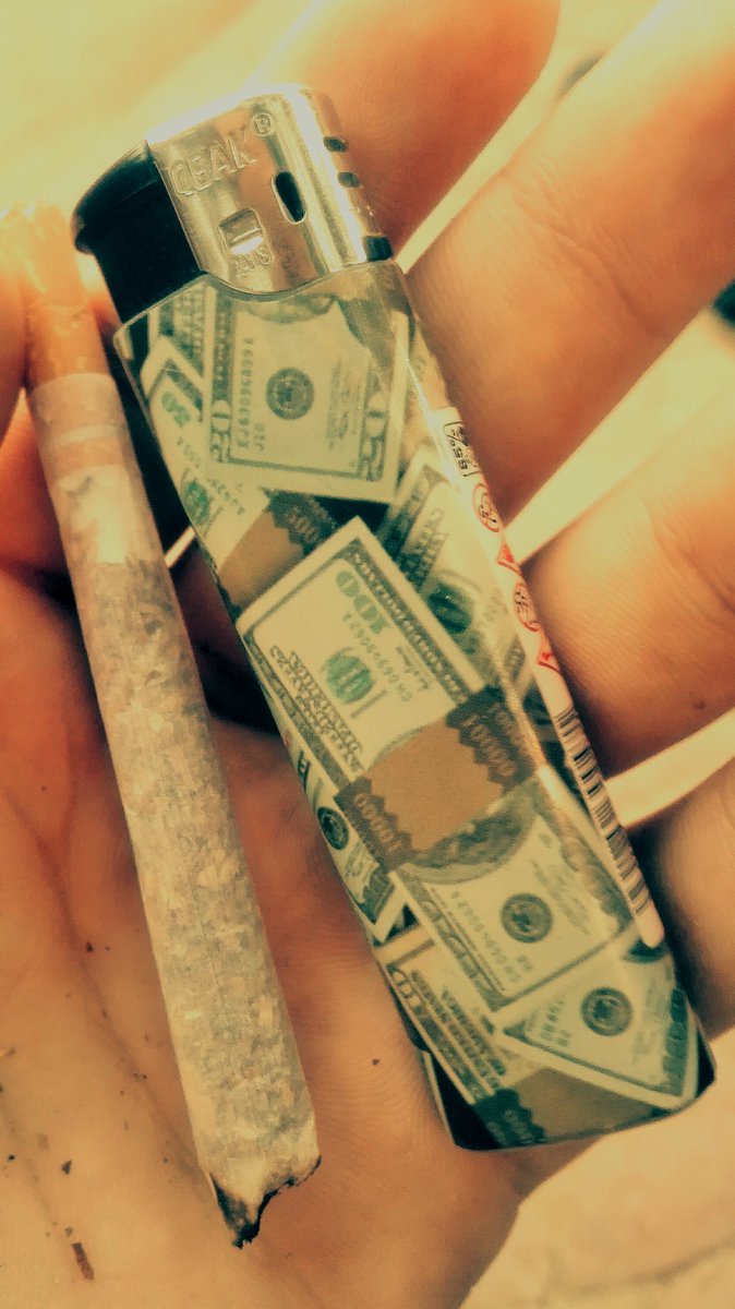 CANNAMAN_'s tweet photo. #Weedandlove #weedphoto #cannabis #money #420fly #highzone #Spaincannabicculture https://t.co/iC6lISfXIp