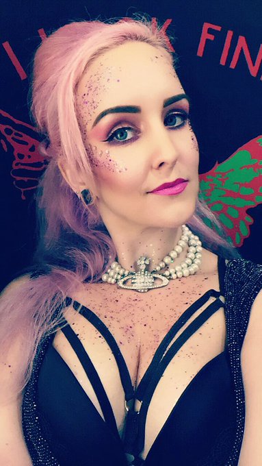 #selfie #suicidegirls before #IAMX @IAMX Prague 🎉 #sguk https://t.co/rWAeKbYJZO<a href="/tag/selfie"class="tags">#selfie</a><a href="/tag/suicidegirls"class="tags">#suicidegirls</a><a href="/tag/iamx"class="tags">#IAMX</a><a class="tags" target="_blank" title="On Twitter" href="/?out=eyJ0eXAiOiJKV1QiLCJhbGciOiJIUzUxMiJ9.eyJpYXQiOjE3MjQ5MDM1NzMsImlzcyI6InR3cG9ybnN0YXJzLmNvbSIsIm5iZiI6MTcyNDkwMzU3MywiZXhwIjoxNzU2NDM5NTczLCJyZWRpcmVjdF91cmwiOiJodHRwczovL3R3aXR0ZXIuY29tL0lBTVgifQ.CMo_m2PSm51HEkHknDFDFANfqdPS4b9b2E_aZuL-3v9kTICrCKE-aF26xKKMLFx5AFwwRMeLyLjfWXoQXrpuSQ">@IAMX</a><a href="/tag/sguk"class="tags"><span>#sguk</span></a>