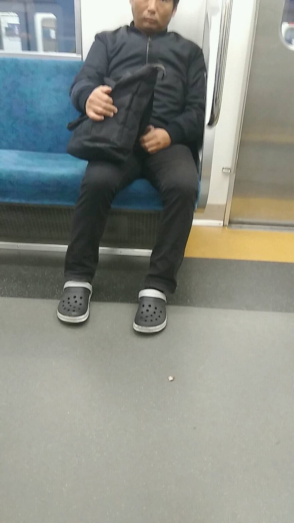 電車　露出 