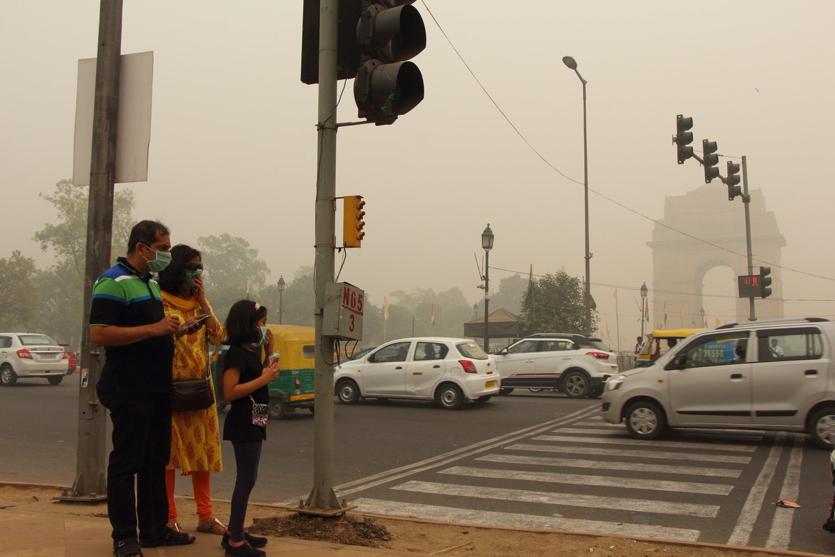 anupmadev's tweet photo. #LetsSaveDelhi #RightToBreathe #DelhiSmog #DelhiChokes #DelhiSmog #delhipollution #flavoursofDelhi #canonphotomarathon2016 PRAY GOD TO RAIN https://t.co/aX4Tq1p24p