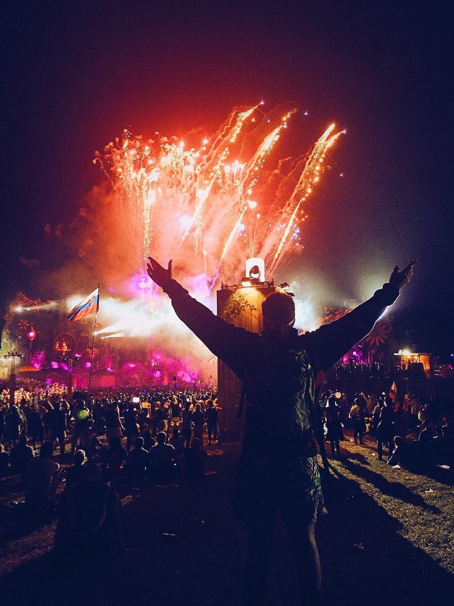 ButDansLaVie's tweet image. Je veux aller à Tomorrowland au moins une fois dans ma vie 😍🔥🌞