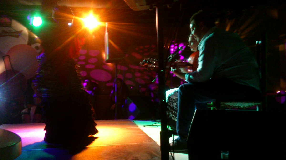 .#exito #flamenco #vitoriagasteiz 
#Gracias ÁNGEL LÓPEZ LEÓN
Fuensanta Blanco, baile
Paz De Manuel, cante
Rafael Borja, guitarra
<a href="/PubLeCoup/">Le Coup</a>