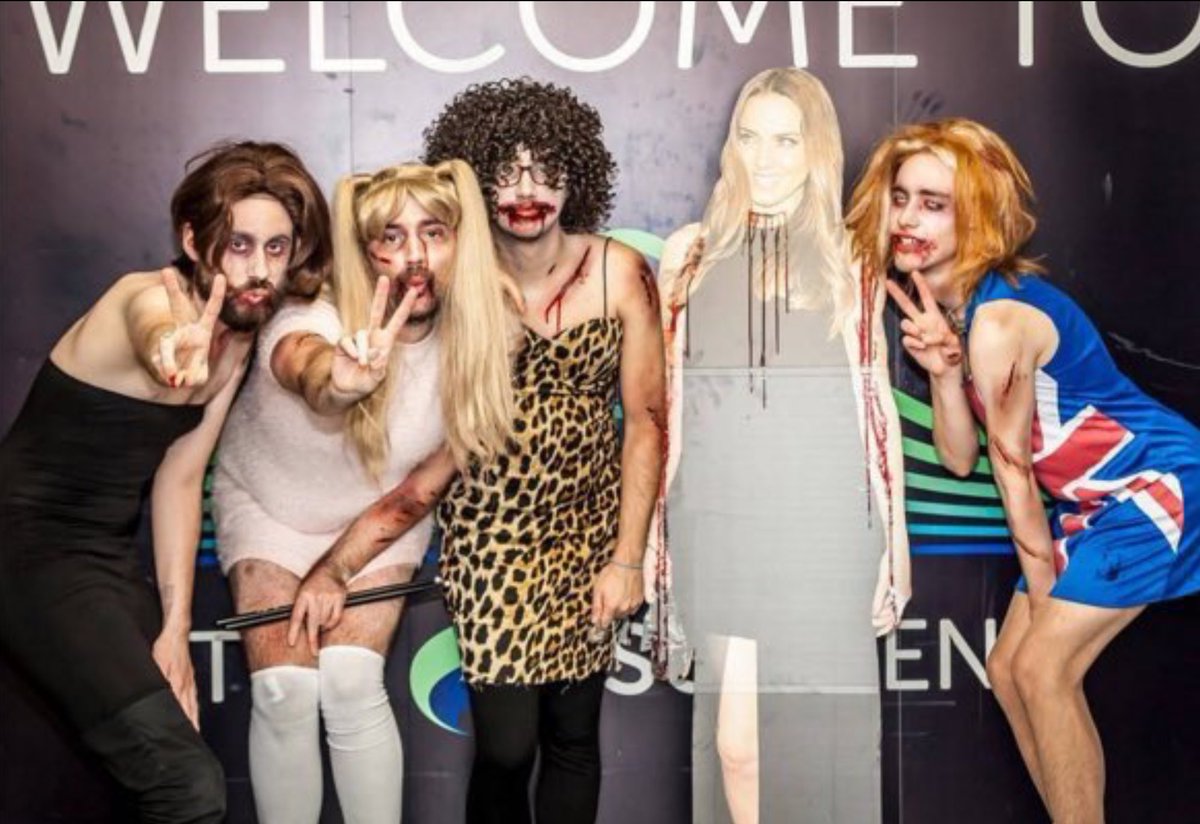 LegsofOllyYears's tweet image. Can we just take time to appreciate Olly and Dylan's legs in this pic 🙃❤️