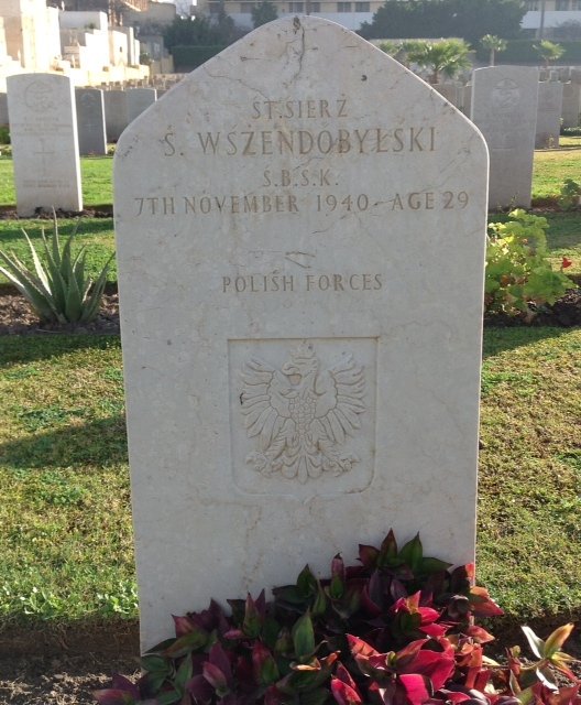 MarkTJones500's tweet photo. Remembering the Polish Independent Carpathian Rifle Brigade. #Chatby Military Cemetery, Egypt. Photo by MTJ. https://t.co/tWUHK0Srwb